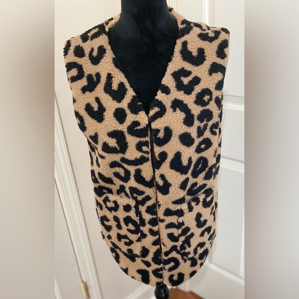 🎀 HOST PICK!! Women’s Leopard Print Sherpa Vest with Pockets One Size